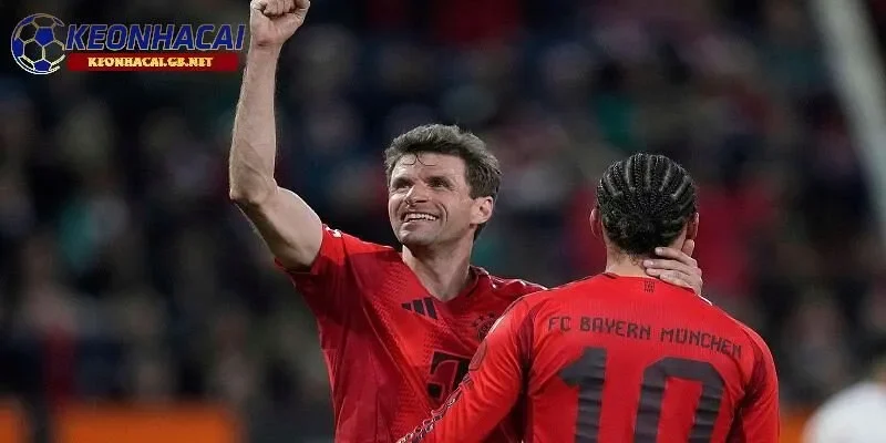 Thomas Muller được Bayern Munich vinh danh trong trận đấu vòng 33 vừa qua